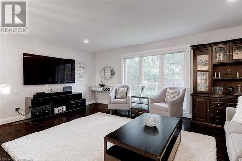 608 Lorne Street, Burlington, ON - Indoor Photo Showing Living Room