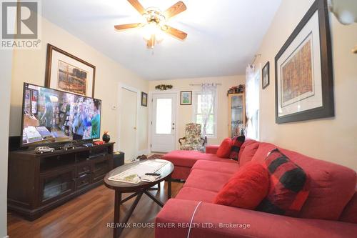 68 Montrave Avenue, Oshawa (Vanier), ON - Indoor Photo Showing Living Room