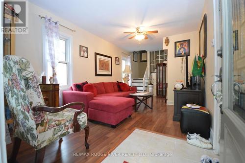 68 Montrave Avenue, Oshawa (Vanier), ON - Indoor Photo Showing Living Room