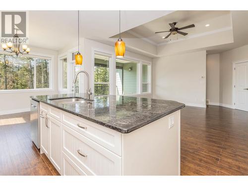 2990 20 Street Ne Unit# 25, Salmon Arm, BC - Indoor Photo Showing Kitchen With Upgraded Kitchen