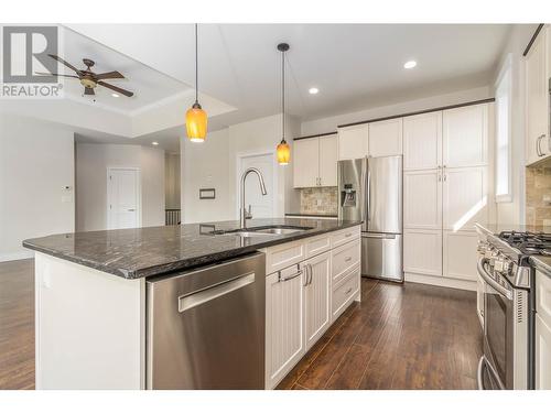 2990 20 Street Ne Unit# 25, Salmon Arm, BC - Indoor Photo Showing Kitchen With Stainless Steel Kitchen With Double Sink With Upgraded Kitchen