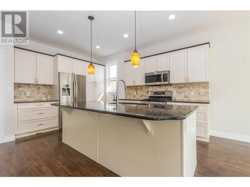 2990 20 Street Ne Unit# 25, Salmon Arm, BC - Indoor Photo Showing Kitchen With Stainless Steel Kitchen With Upgraded Kitchen