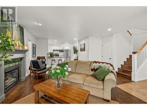 665 Cook Road Unit# 391, Kelowna, BC - Indoor Photo Showing Living Room With Fireplace