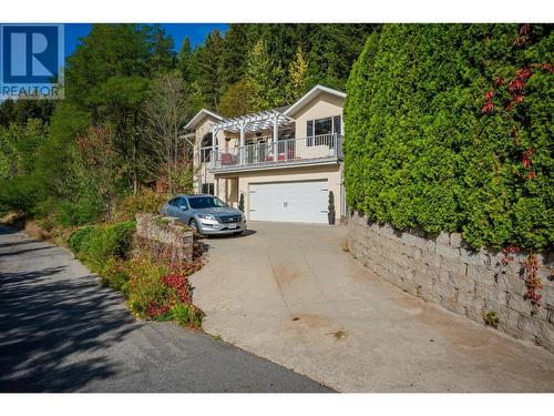 3301 Laburnum  Drive, Trail, BC - Outdoor