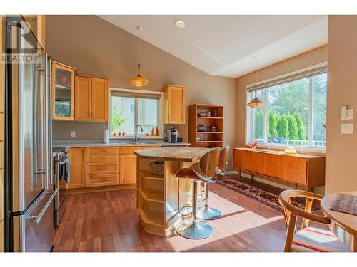 3301 Laburnum  Drive, Trail, BC - Indoor Photo Showing Kitchen