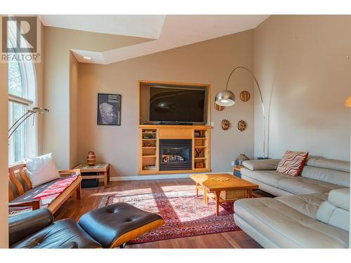 3301 Laburnum  Drive, Trail, BC - Indoor Photo Showing Living Room With Fireplace