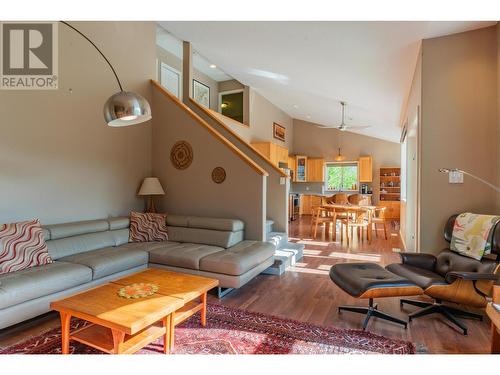 3301 Laburnum  Drive, Trail, BC - Indoor Photo Showing Living Room