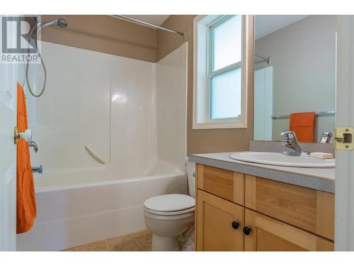 3301 Laburnum  Drive, Trail, BC - Indoor Photo Showing Bathroom