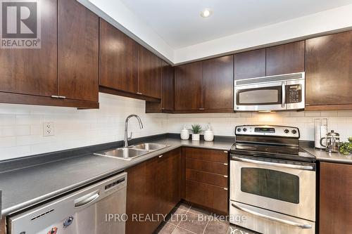 23 Manhattan Circle, Cambridge, ON - Indoor Photo Showing Kitchen With Double Sink