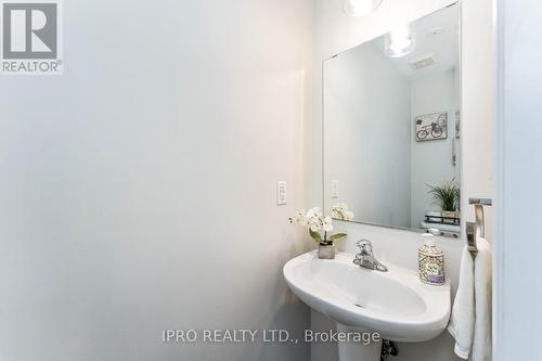 23 Manhattan Circle, Cambridge, ON - Indoor Photo Showing Bathroom