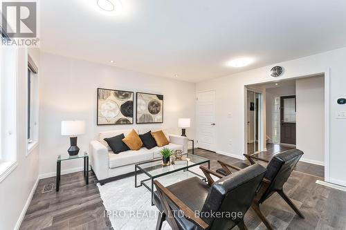 23 Manhattan Circle, Cambridge, ON - Indoor Photo Showing Living Room