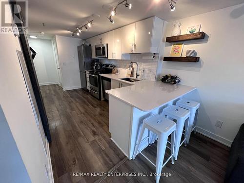 Th1 - 11 Superior Avenue, Toronto, ON - Indoor Photo Showing Kitchen