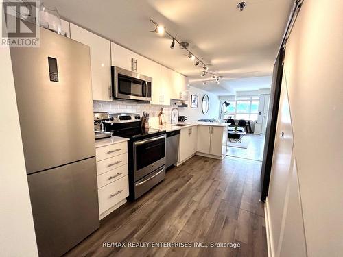 Th1 - 11 Superior Avenue, Toronto, ON - Indoor Photo Showing Kitchen