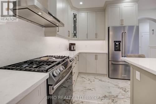 3688 Bloomington Crescent, Mississauga, ON - Indoor Photo Showing Kitchen