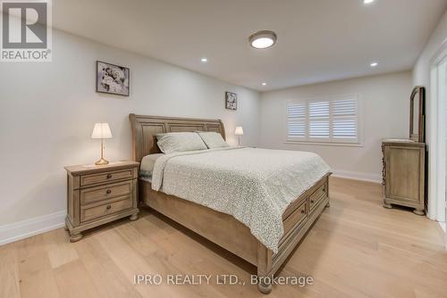 3688 Bloomington Crescent, Mississauga, ON - Indoor Photo Showing Bedroom