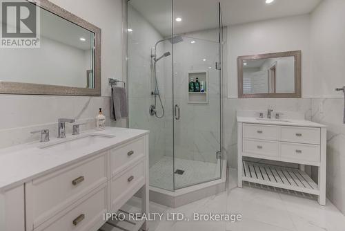 3688 Bloomington Crescent, Mississauga, ON - Indoor Photo Showing Bathroom