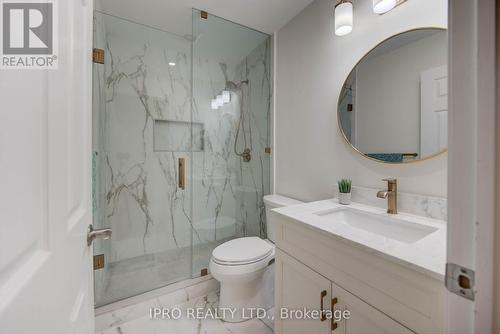 3688 Bloomington Crescent, Mississauga, ON - Indoor Photo Showing Bathroom