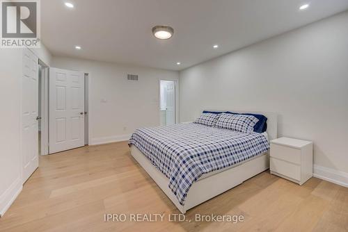 3688 Bloomington Crescent, Mississauga, ON - Indoor Photo Showing Bedroom