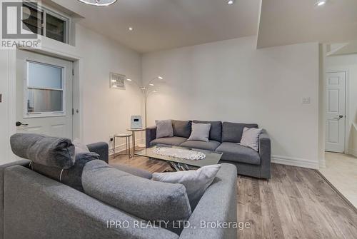 3688 Bloomington Crescent, Mississauga, ON - Indoor Photo Showing Living Room