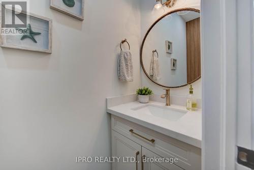 3688 Bloomington Crescent, Mississauga, ON - Indoor Photo Showing Bathroom