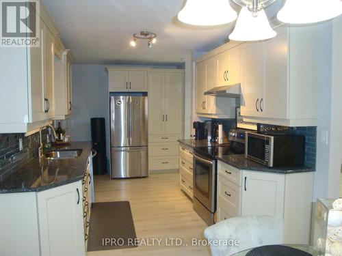 15 Bayshore Crescent, St. Catharines, ON - Indoor Photo Showing Kitchen