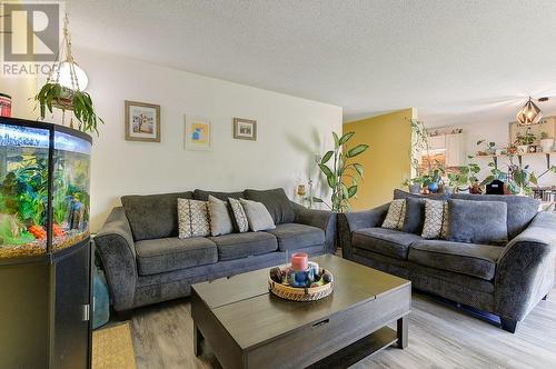 875 Badke Road Unit# 119, Kelowna, BC - Indoor Photo Showing Living Room