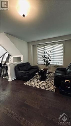 589 Parade Drive, Stittsville, ON - Indoor Photo Showing Living Room