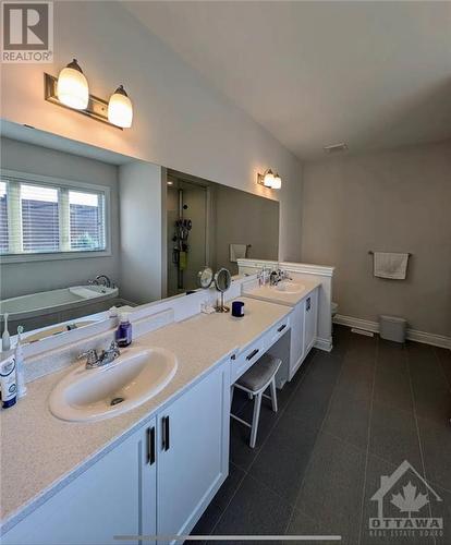 589 Parade Drive, Stittsville, ON - Indoor Photo Showing Bathroom