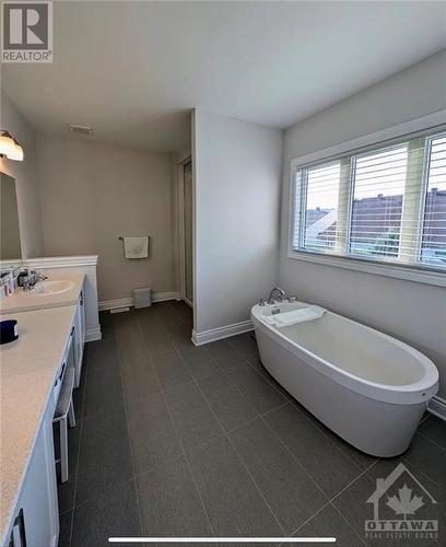 589 Parade Drive, Stittsville, ON - Indoor Photo Showing Bathroom