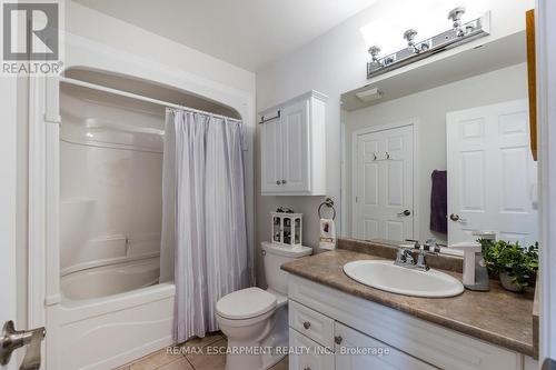 117 Anastasia Boulevard, West Lincoln, ON - Indoor Photo Showing Bathroom