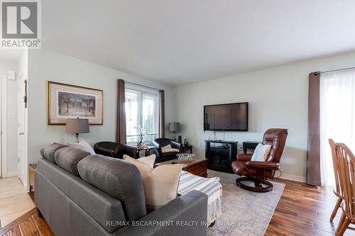 117 Anastasia Boulevard, West Lincoln, ON - Indoor Photo Showing Living Room