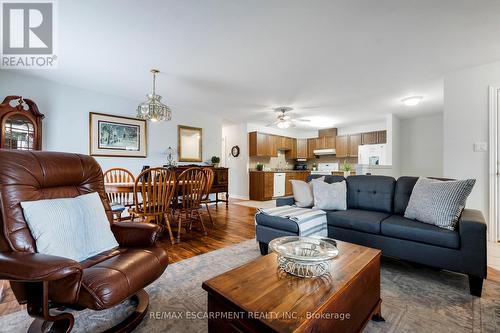 117 Anastasia Boulevard, West Lincoln, ON - Indoor Photo Showing Living Room