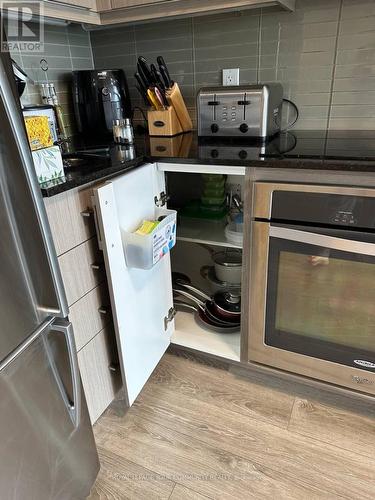 1201 - 9600 Yonge Street E, Richmond Hill, ON - Indoor Photo Showing Kitchen