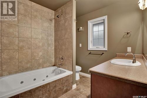 2516 Kelvin Avenue, Saskatoon, SK - Indoor Photo Showing Bathroom