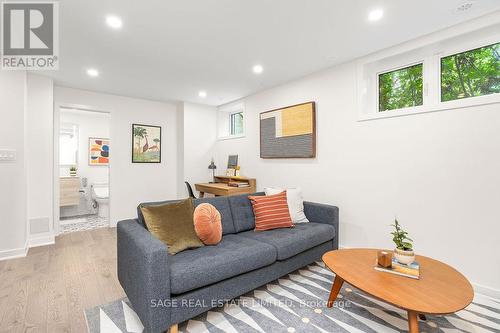 Th 5 - 39 Florence Street, Toronto, ON - Indoor Photo Showing Living Room