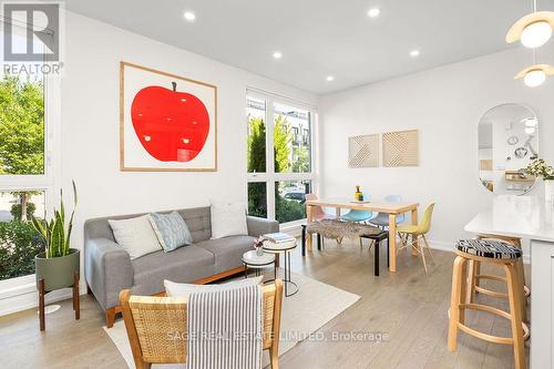 Th 5 - 39 Florence Street, Toronto, ON - Indoor Photo Showing Living Room