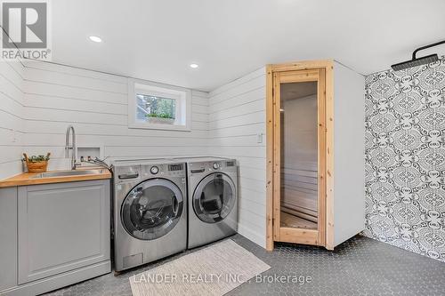 27 Shannon Road, East Gwillimbury, ON - Indoor Photo Showing Laundry Room