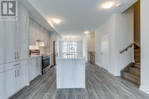 1335 Kobzar Drive, Oakville, ON - Indoor Photo Showing Kitchen