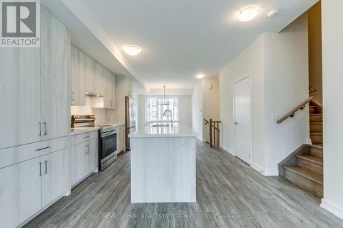 1335 Kobzar Drive, Oakville, ON - Indoor Photo Showing Kitchen