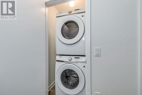 1335 Kobzar Drive, Oakville, ON - Indoor Photo Showing Laundry Room