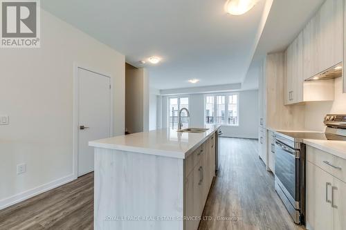 1335 Kobzar Drive, Oakville, ON - Indoor Photo Showing Kitchen With Upgraded Kitchen