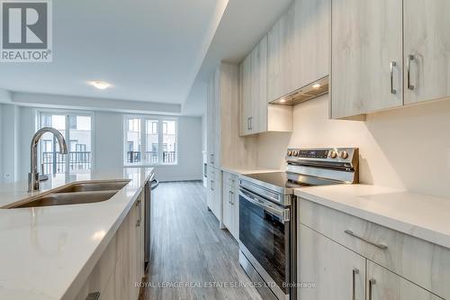 1335 Kobzar Drive, Oakville, ON - Indoor Photo Showing Kitchen With Stainless Steel Kitchen With Double Sink With Upgraded Kitchen