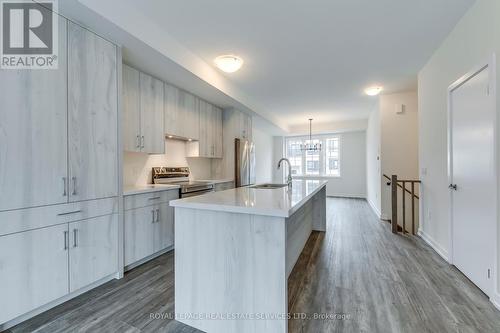 1335 Kobzar Drive, Oakville, ON - Indoor Photo Showing Kitchen With Upgraded Kitchen