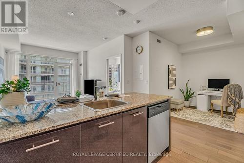 804 - 360 Square One Drive, Mississauga, ON - Indoor Photo Showing Kitchen