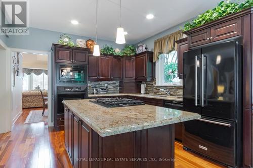 14 Holyrood Avenue, Oakville, ON - Indoor Photo Showing Kitchen With Upgraded Kitchen