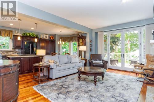 14 Holyrood Avenue, Oakville, ON - Indoor Photo Showing Living Room