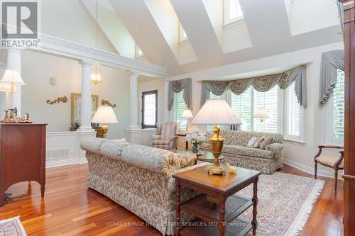 14 Holyrood Avenue, Oakville, ON - Indoor Photo Showing Living Room