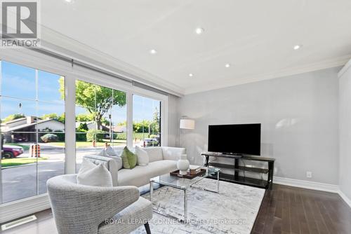 23 Penetang Crescent, Toronto, ON - Indoor Photo Showing Living Room