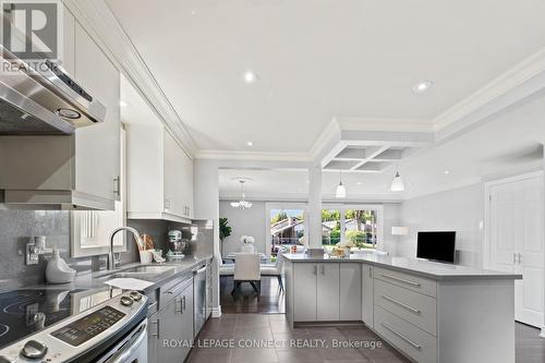 23 Penetang Crescent, Toronto, ON - Indoor Photo Showing Kitchen With Double Sink With Upgraded Kitchen