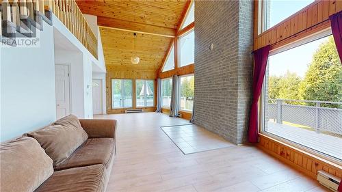 193 Meadow Lark Place, Ice Lake, ON - Indoor Photo Showing Other Room